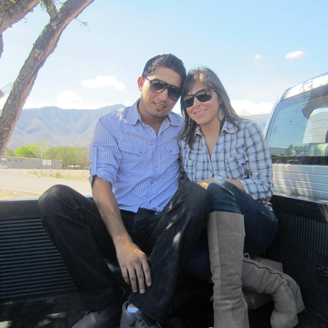 Hola mucho gusto ; me diste follow , veras que pongo lo que pienso .. , Me encanta la fotografia , pienso , miro