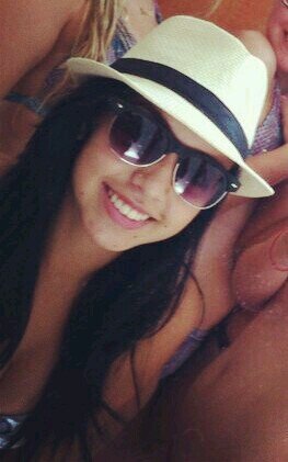 Te chamam de ladrão, de bicha, maconheiro?Transformam o país inteiro num puteiro,pois assim se ganha mais dinheiro... ✌ † ☮ ✝