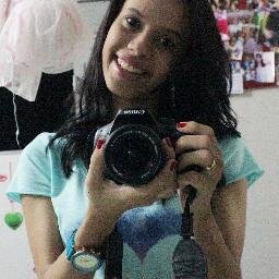 19 anos, Canceriana, Paulista, Deus, Familia, Livro, Esmalte, #30STM, #TVD, Impulsiva, Ciumenta, Possessiva, Orgulhosa e Feliz.