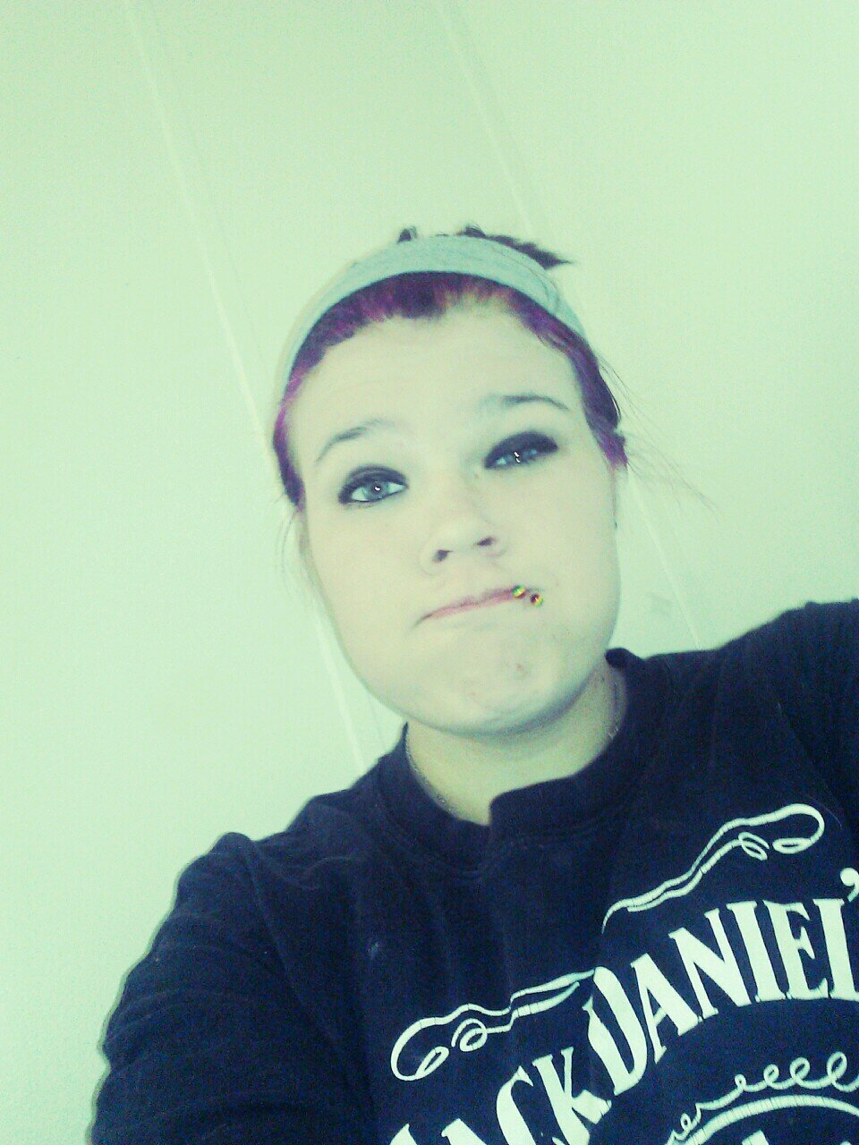 Metal head :3 broken stoner singer saved by bands (: