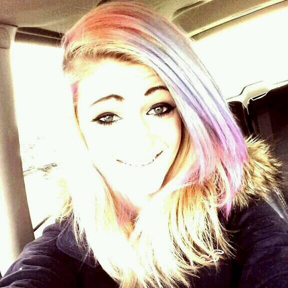 maggie_luther17's profile picture. one lonely girl