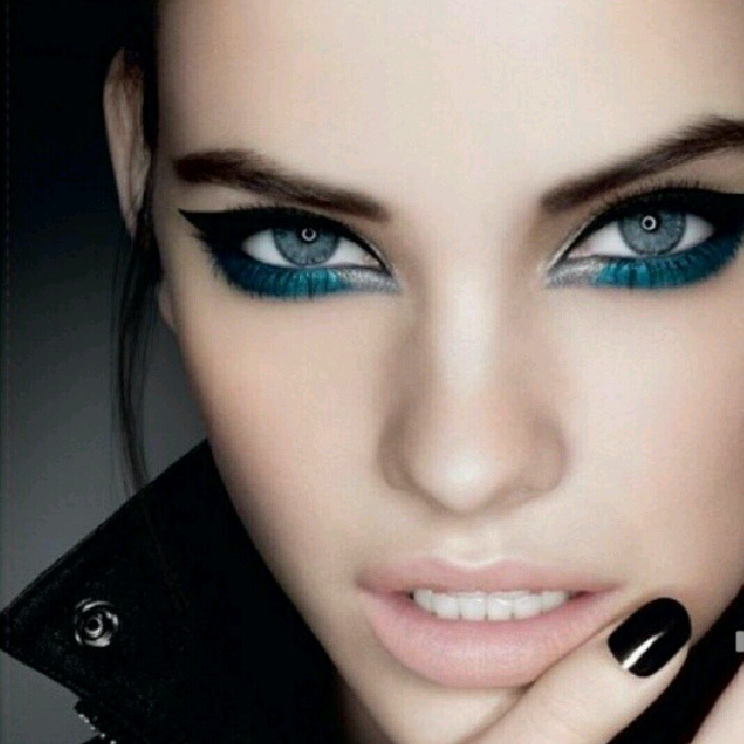 [Descriptive] [18+] [i like girls] [vampire] [I belong to juliet]