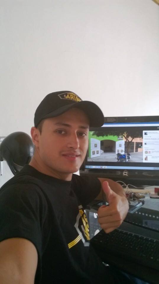 empresario con ideales a tener una calidad de vida y libertad financiera buscando oportunidades de aprender y crecer como persona cada dia mas confiado en DIOS.