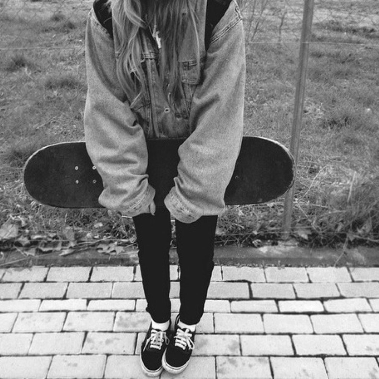hollow bones and faded scars, candles flickering alone in the dark. foREVer.