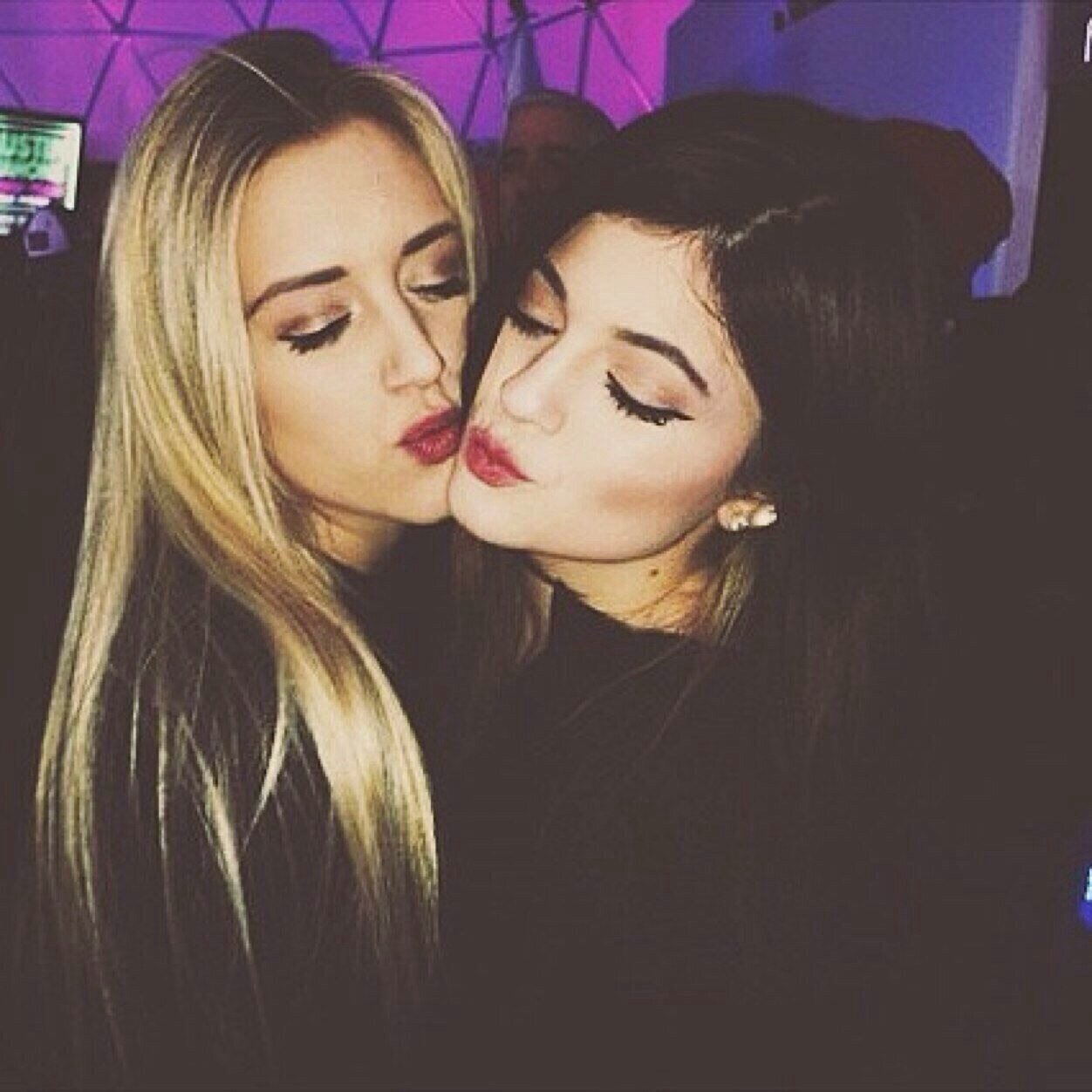 possiblyjenner's profile picture. I have no friends, this is a good start.