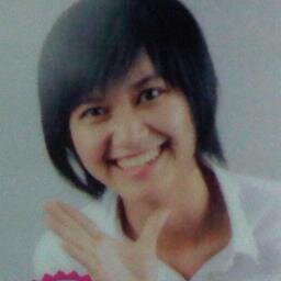 i'm a girl who is trying to make her life more alive day by day.. =)