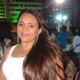 Não busque boas aparências, elas podem mudar. Só precisamos de um sorriso para transformarmos um dia ruim.”