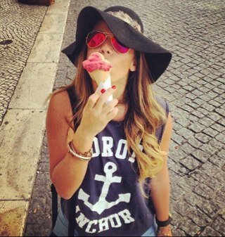 fullestparadise's profile picture. twoGirls, young,wild and freeone thought❤