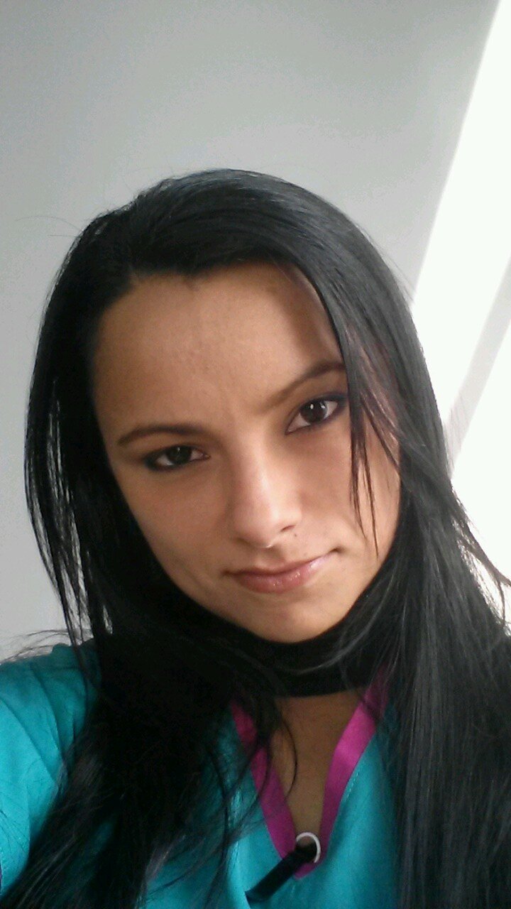 carolinarich85's profile picture. 