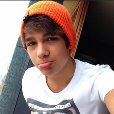 Hi. I do imagines with Jake Miller and Austin Mahone. If you want a certain one just DM me :)