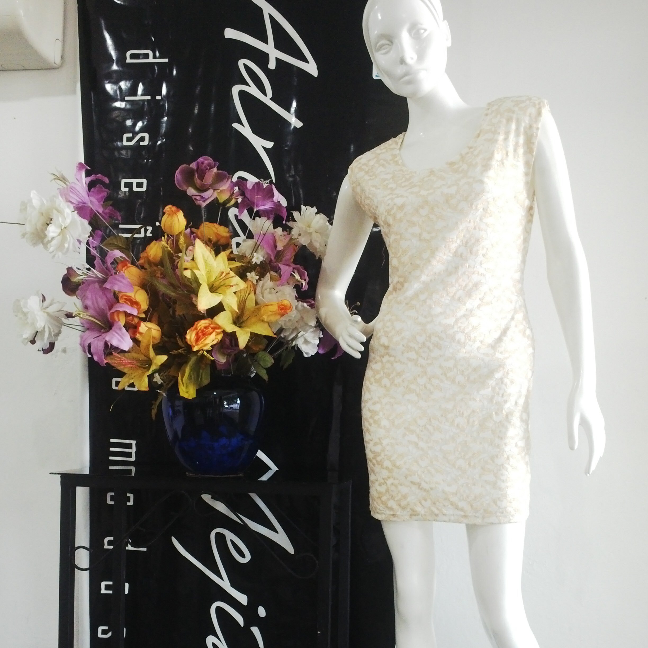 Ropa,bolsos,zapatos. Todo en un solo lugar. Kra 17#11-74 san Joaquín.