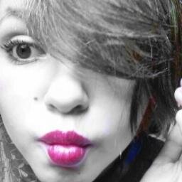 umα gαrotiinhα qe vê o mundo cor de rosα , e nαo deishα de ser sonhαdorα , decididα , dα' tudo qe pode prα ser feliz .! Gostou ? Follow-me *-*