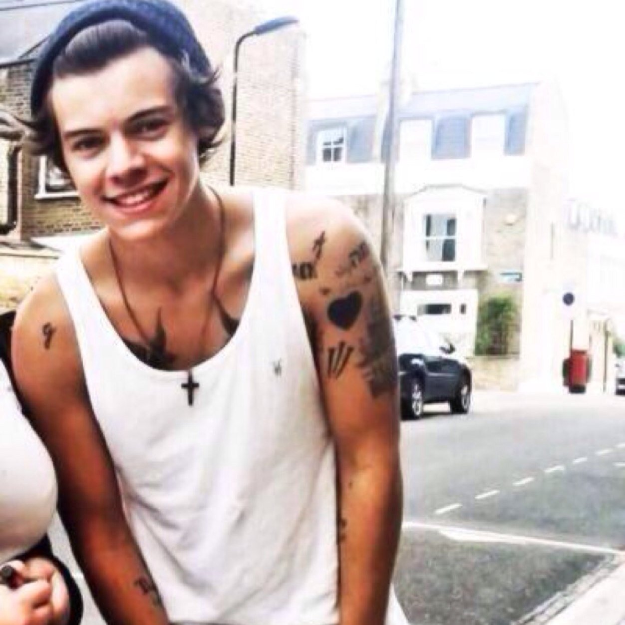 forkingharry's profile picture. I like the curly haired one