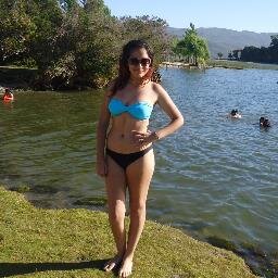 quiero vivir, quiero gritar, quiero sentir el universo sobre mi, quiero correr en libertad, quiero encontar mi sitio...(888)