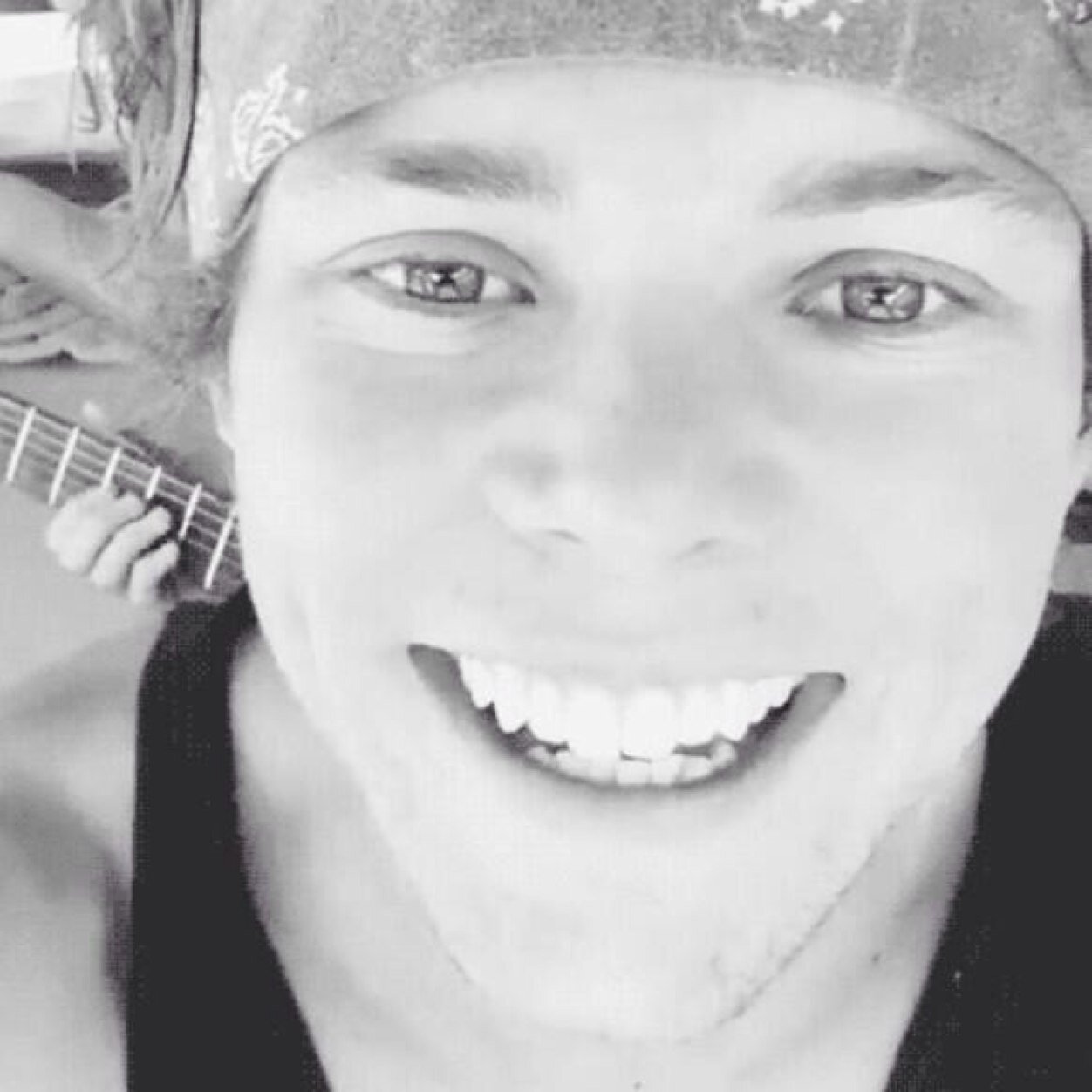 Ashton Irwin's laugh is the best thing that exists. :)