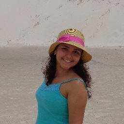 Sou uma garota diferente, que ñ concorda com tudo que vê, que escolhe seguir o camiinho certo(o de Cristo)mesmo q sozinha...S2