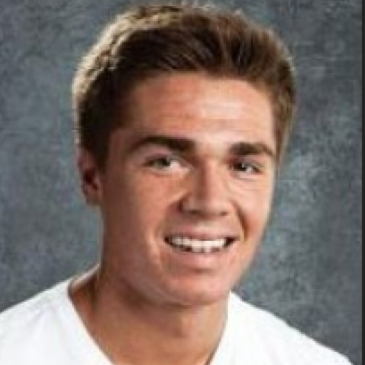 drew_reis15's profile picture. Going to Friends.