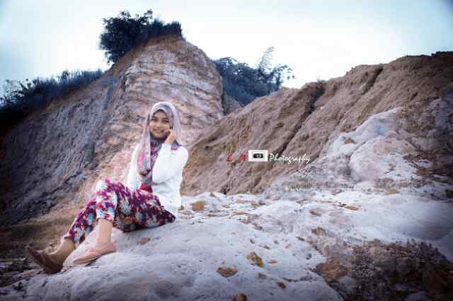 have a moody attitude . study in university of mulawarman . . stay in samarinda now . .