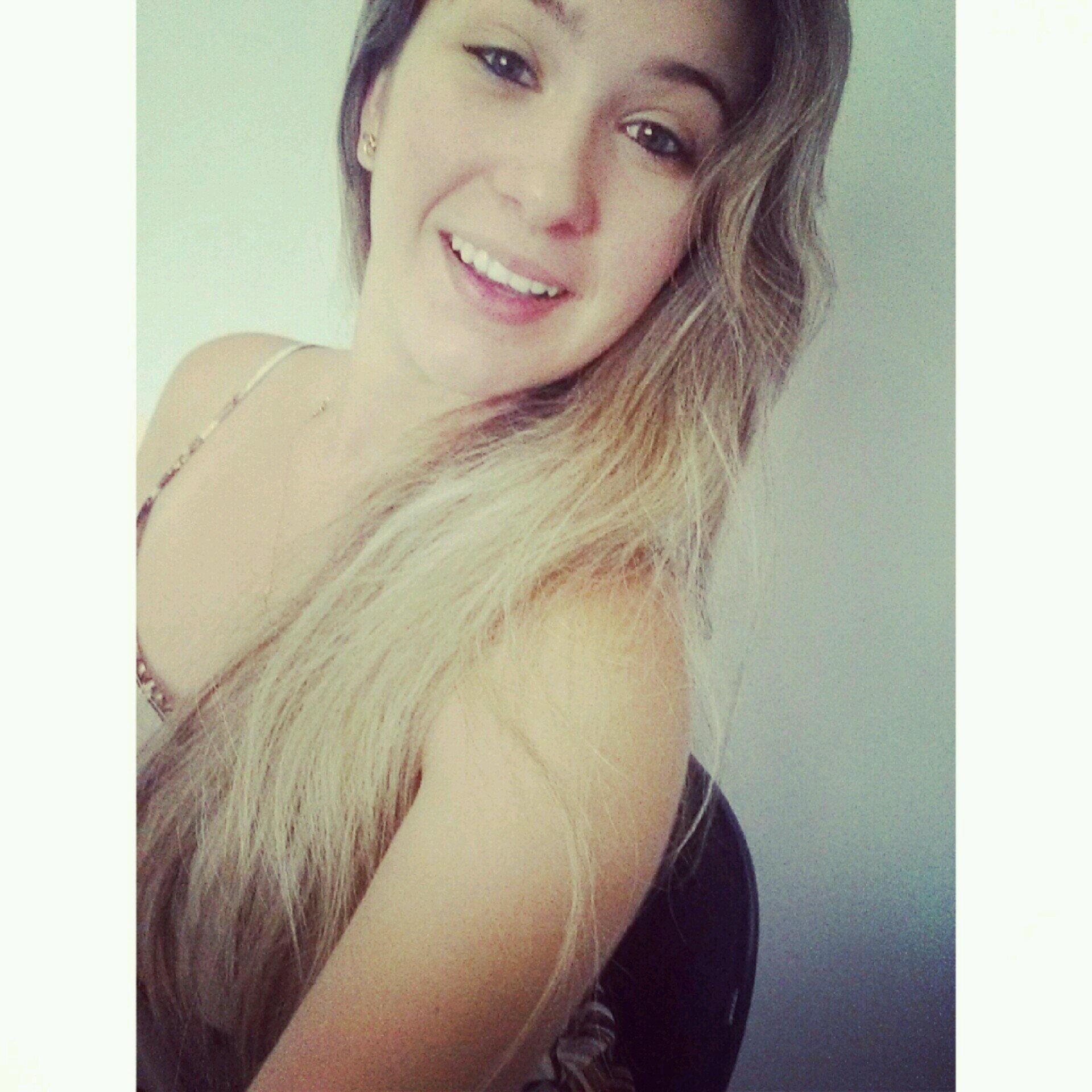 São paulina Escorpiana, 21 anos, olhos verdes, academica de DIREITO' Solteira