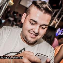 . Sou aqle q vc julga conheçer muito bem, pelas minhas atitudes, a simples convivência e as diversas palavras.Mais não vc conhece apenas o que me convem mostrar