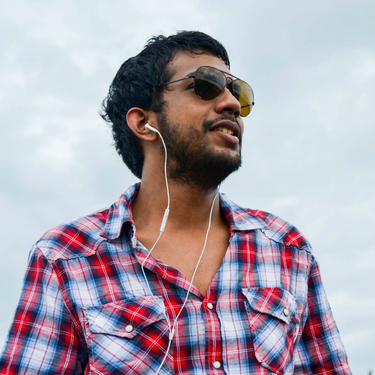 Virajds's profile picture. Totally cool, never get angry. Because I dont know what will happen to me in next second. Its usless keeping gougers with others.We all breath in the same air ❤