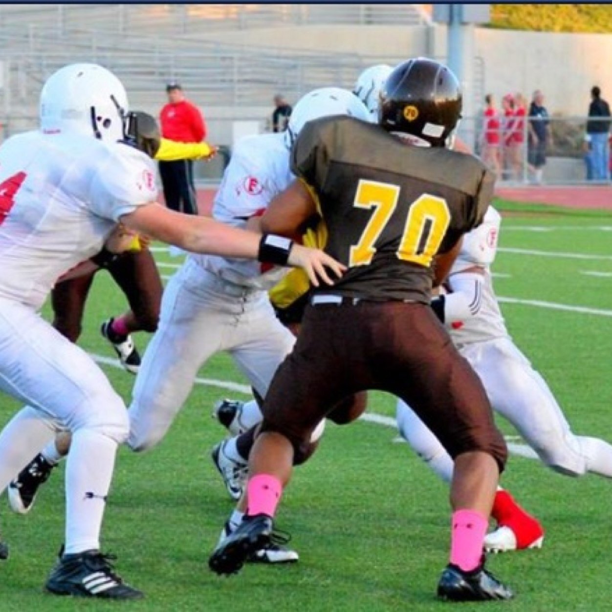 Fotball Player At El Camnio High #70 
Gamer Since 2010 Add Me X Jrod13 X
