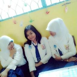 14 juni 1999 | gemini | cinta tak pernah salah :) hanya waktu yg membuat kita terpisah :')