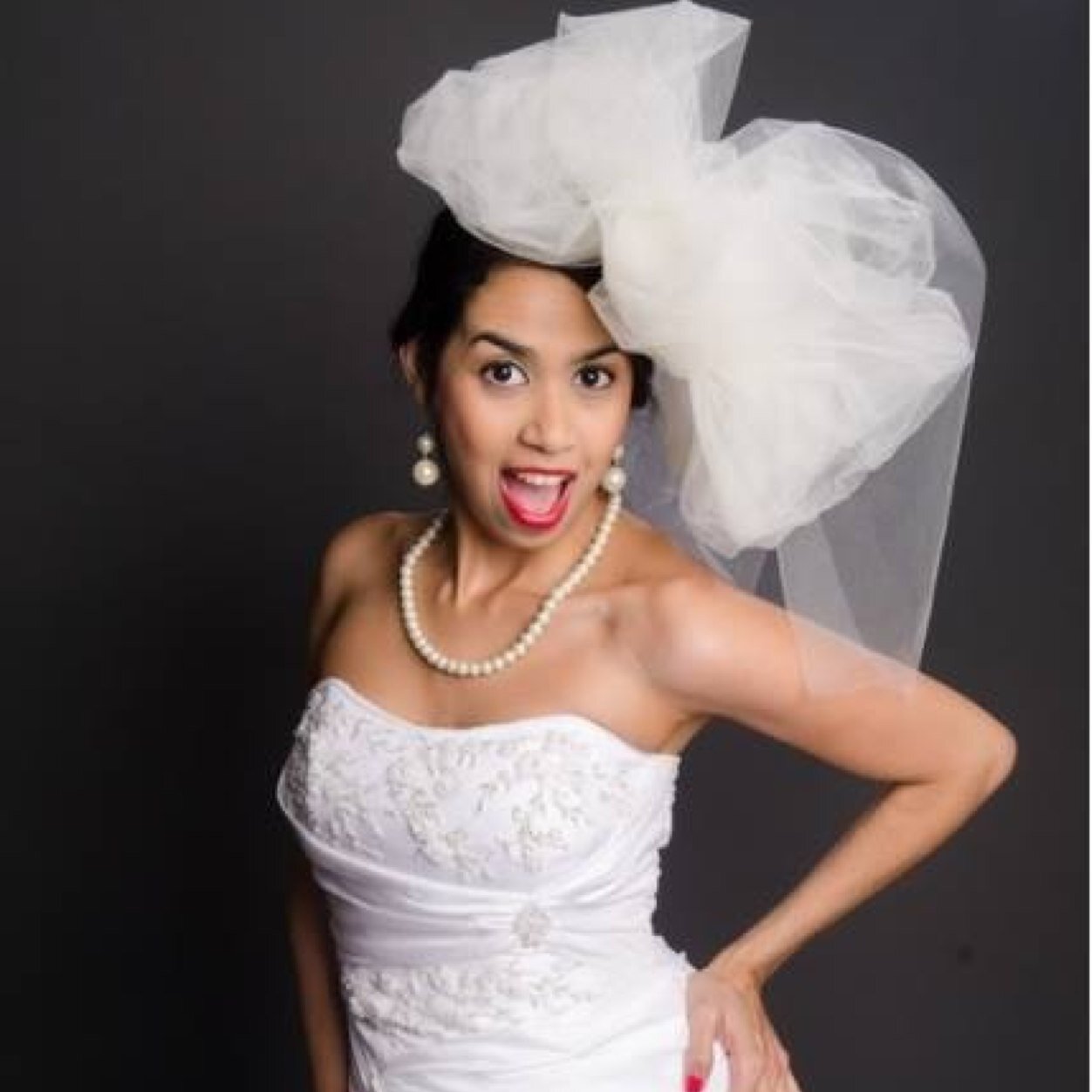 Alquiler-Venta de vestidos de Novias, Quince, Noches de Gala, Caballeros y Niños. Ven y visitanos. Calle El Sol #49, Stgo, R.D Tel: 809-724-1900 / 829-581-1900