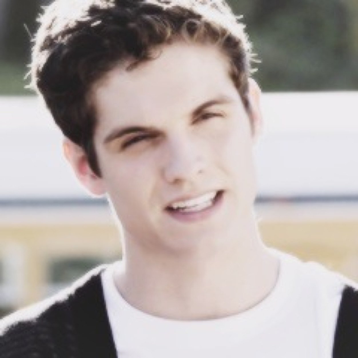 IF I GAVE YOU A FREE FOLLOW PLEASE FOLLOW @DobrevaRoden I FOLLOW BACK IN THAT ACC TOO :)
