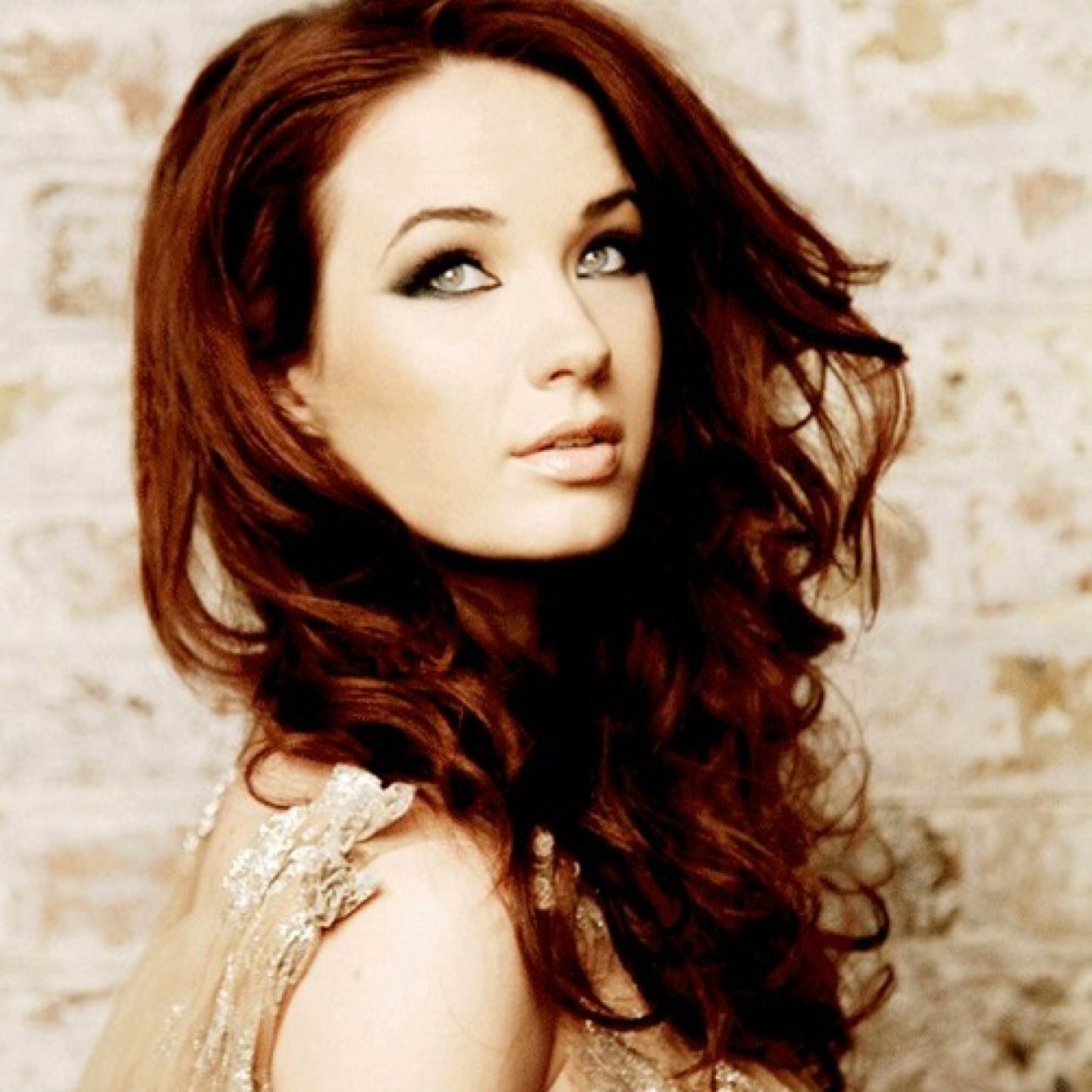 Will Graham's younger sister. Vet, violinist, singer and flautist. History (American, specifically) buff. Hannibal RP, OC. Multiverse SLs. DM if you want one.