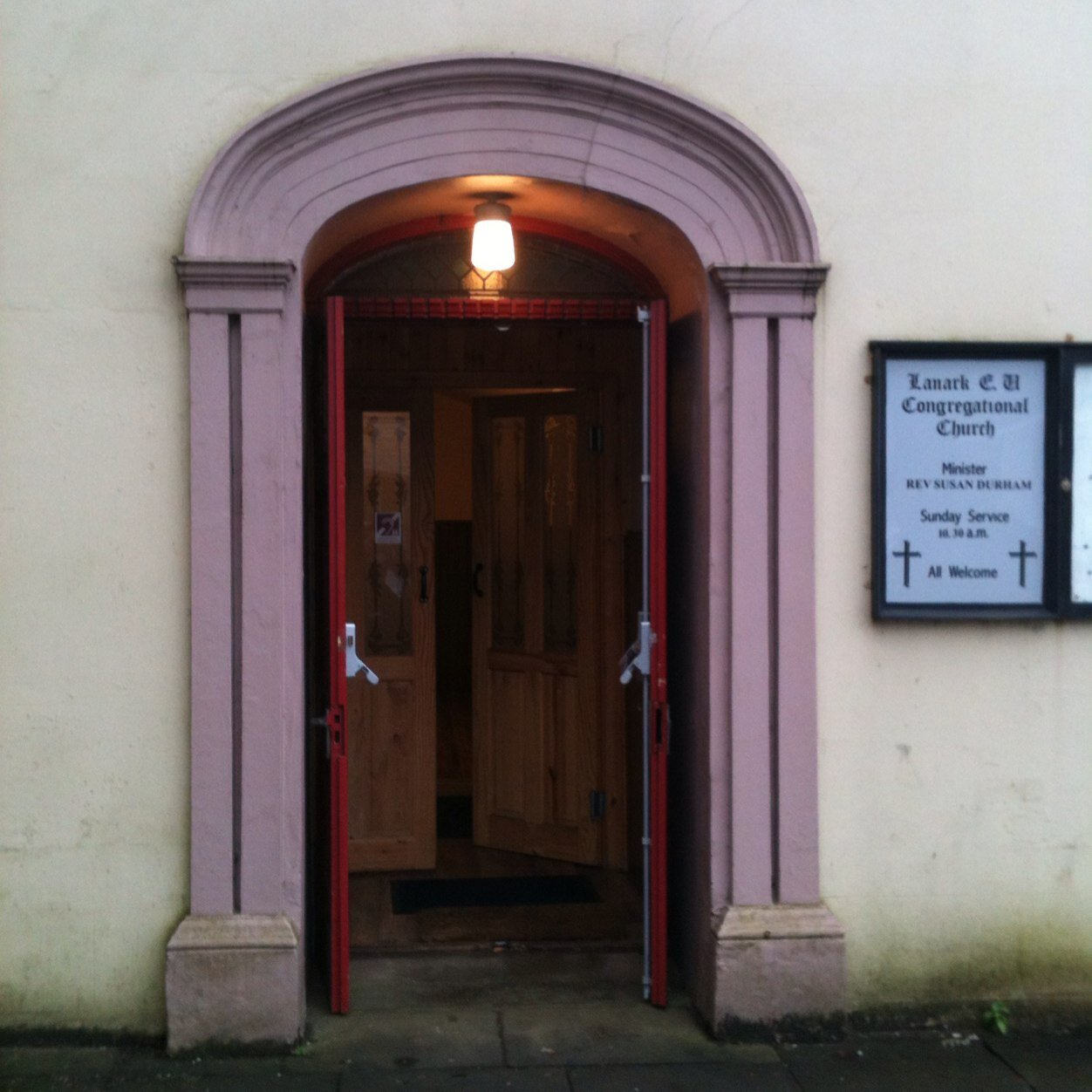 Lanark EU Congregational Church, independent and inter-dependent. Yes we're small in numbers, but growing and full of enthusiasm. A warm welcome awaits you