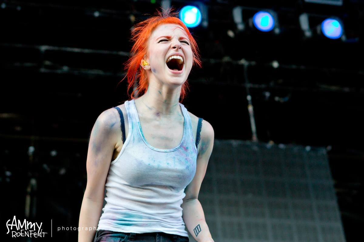 this is official Fanbase Paramore all the worlds