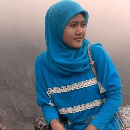 Indah itu ketika segala masalah yang ada dalam hidup cukup kita hadapi dengan senyuman :)
