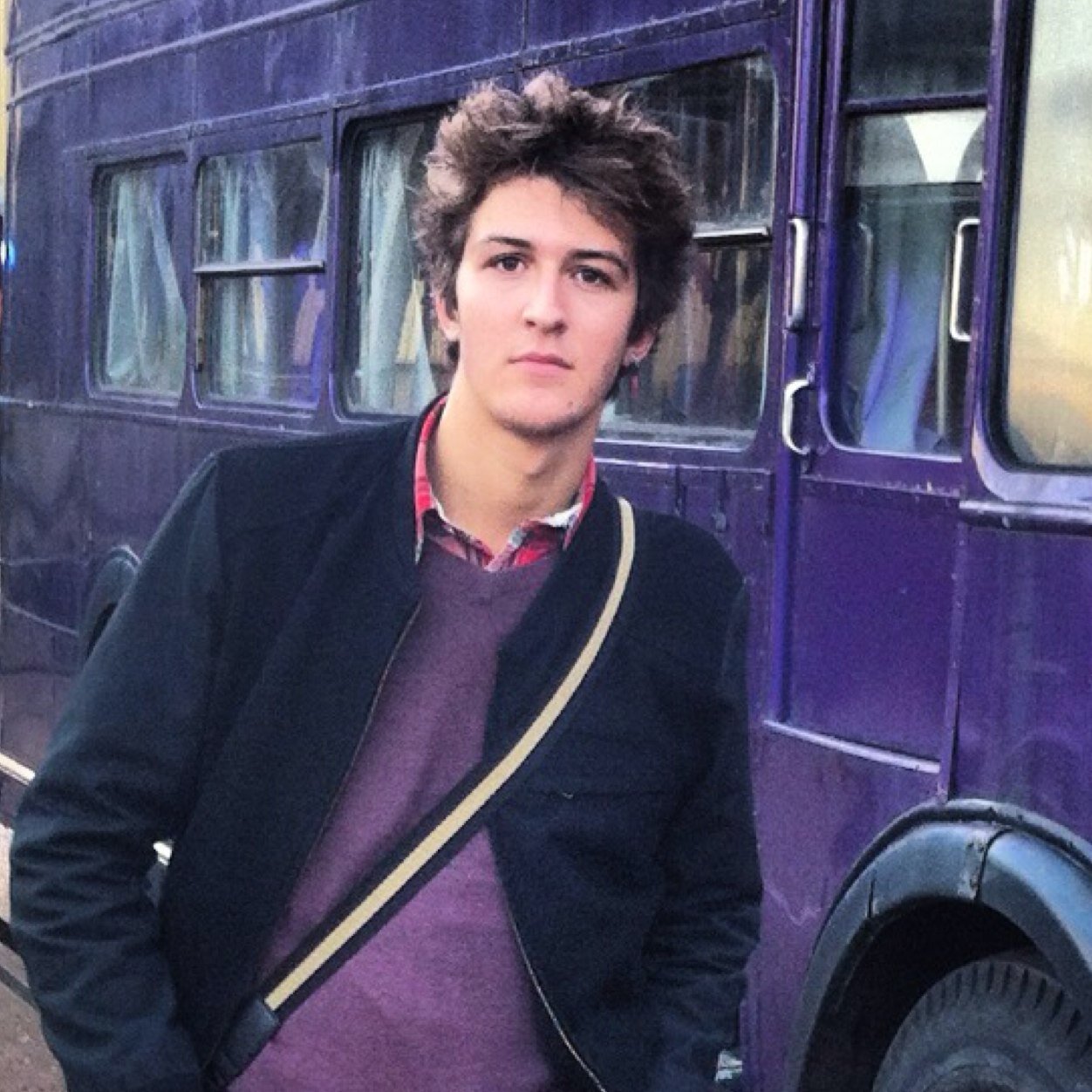 I'm 19, love Music and Green Day is my life, the air that i breath, my sun, my world... Punk is my life, and guitar is my soul...Harry Potter in the heart.