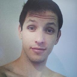 Irrequieto, falante, risonho, Analista de Relações Internacionais, servidor público (não me olhem torto por isso!) e um fanático por música.