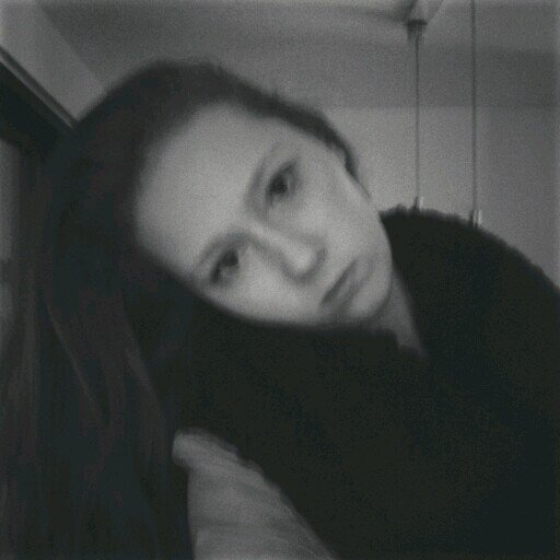 hey i'm 16 years old and from germany!love one direction and selena gomez so much!directioner&selenator forever!