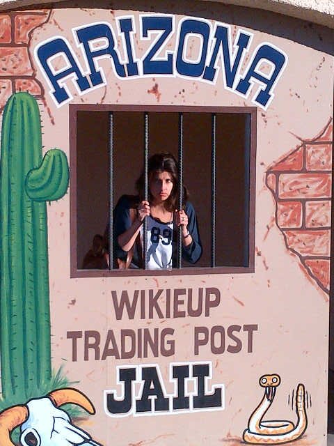 oklerdelalune's profile picture. Is it worse to be a forward squid or a backward crab?