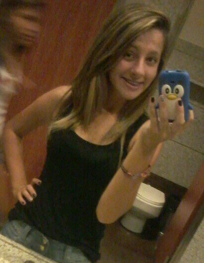 Um anjo do céu 
Que trouxe pra mim
É a mais bonita
A jóia perfeita
Que é pra eu cuidar
Que é pra eu amar ♥ / @Akela_souza Aqui :p