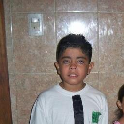 soy geimer , otaku  , me gustan los animales , soy deportista , tengo 11 años , etoy soltero por un tiempo y en twiter me conecto todos los dias