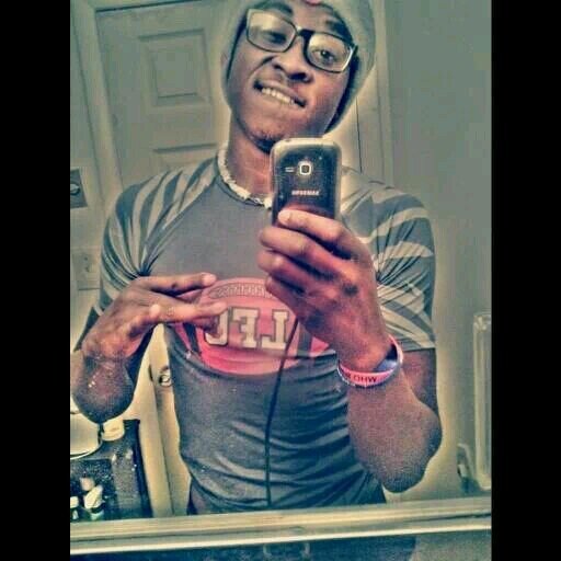 Ayee im Stephon. I live my life freak wat people think. Love sports nd being funny. #MiamiHeat #RollTide #GOBIGRED #PLAYOFFS #NOWORRIES #LIVEYOURLIFE