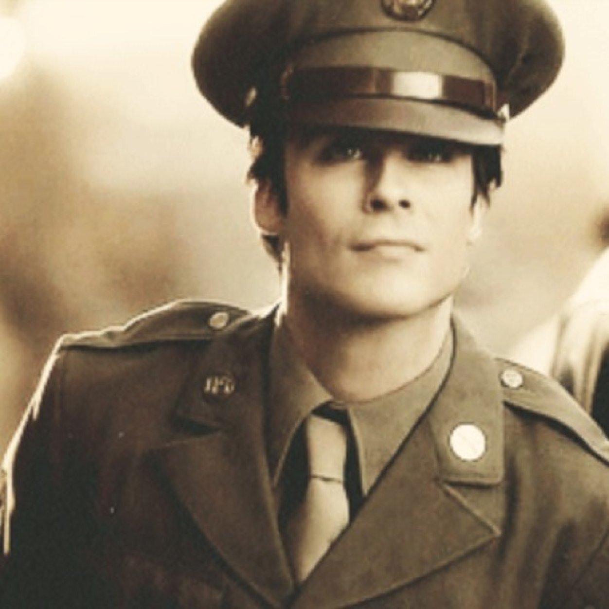 A sweet and brave guy. From The Northern Isles. I'm looking for someone, someone who feels like home. •RP, 18+• •Single, Bi• {#Frozen}