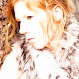 la_poetessa's profile picture. poet, doctor, scientist and starving artist: because while some truths lend themselves to equations, others are best described in verse.