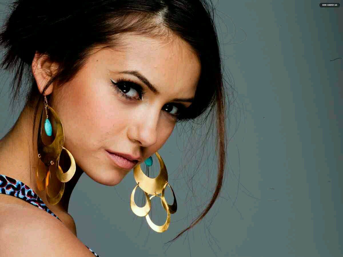 hi i am elena gilbert i look like katherine i know i was human then got turnd to a vampier my life changed a lot bother is jeremy ~single rp 21+ H:on~