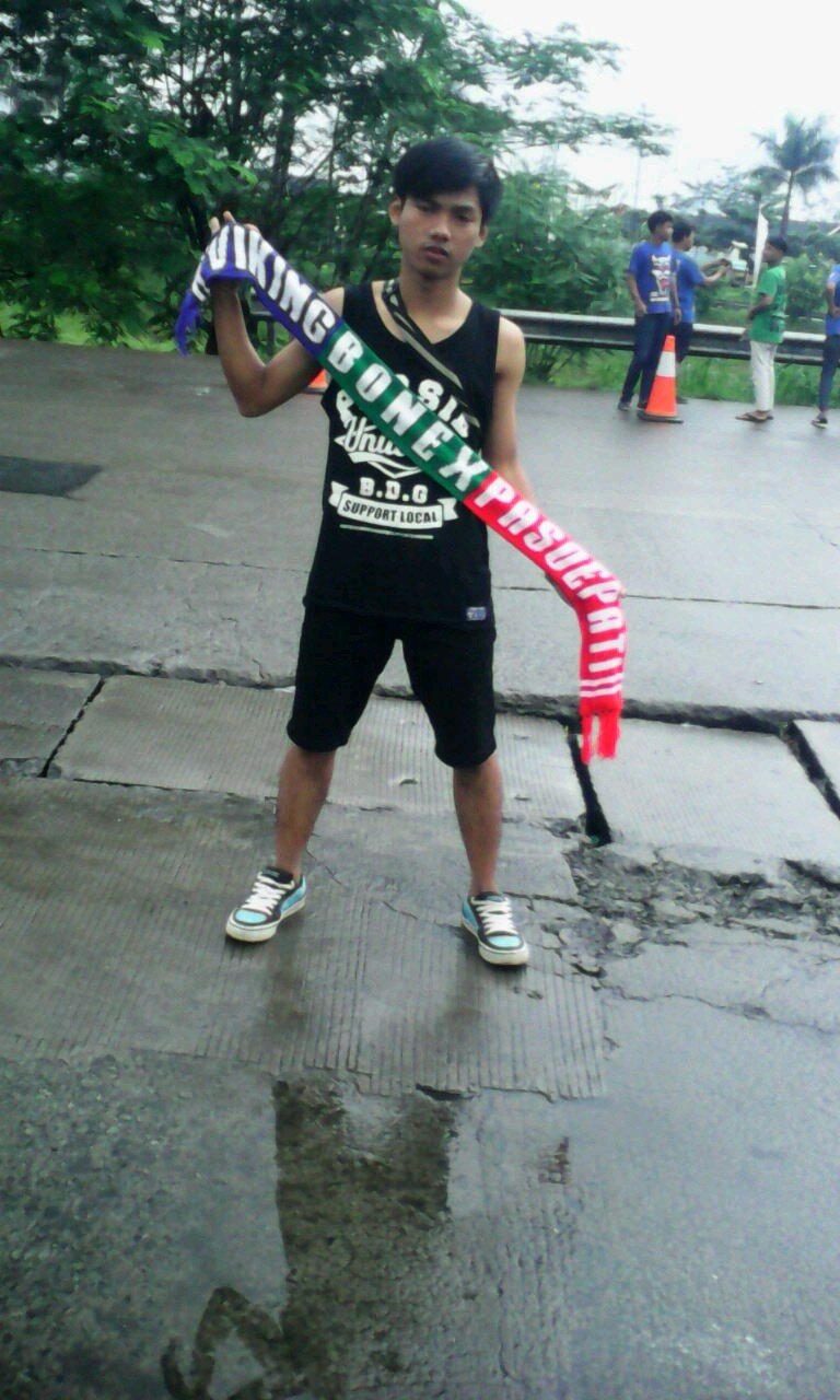 Ahmad fauzi || vikingerza || sman 1 telagasari || follow || just mentions || thanks