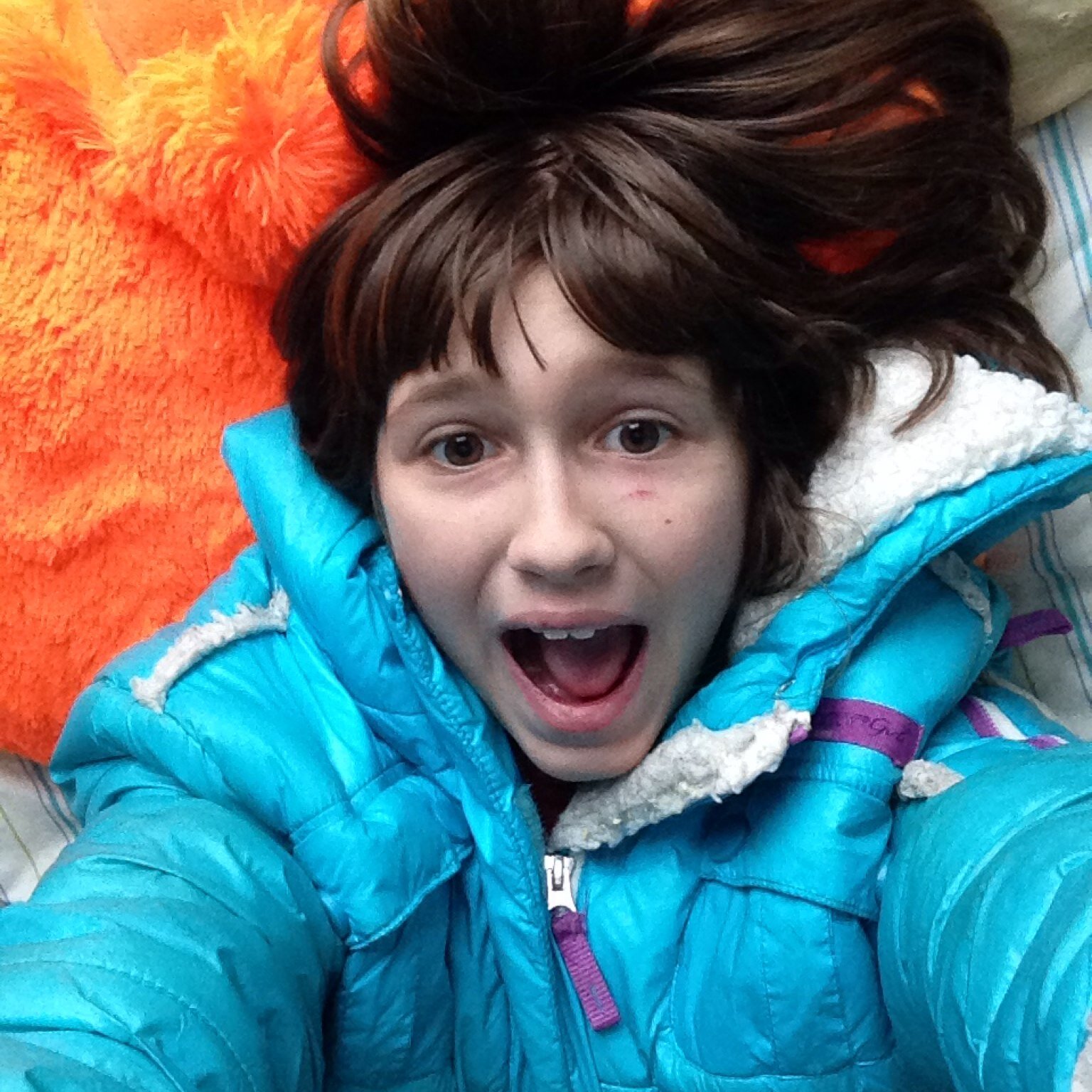 Hi @lilyocoonor is my bff follow her she follows back :)please follow her
