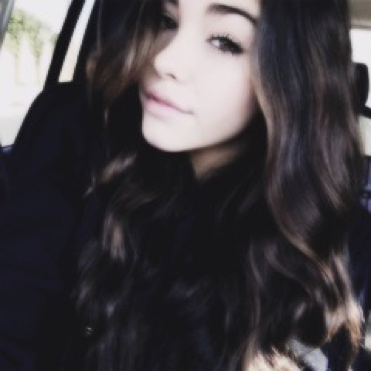 I'm Belle , i love friends & the beast [ @ArendelleRPG ]