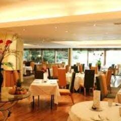 The 4 star Regency Park Hotel located in Thatcham, Berkshire. Contemporary bedrooms, wedding & conference facilities, watermark restaurant, health club & spa.