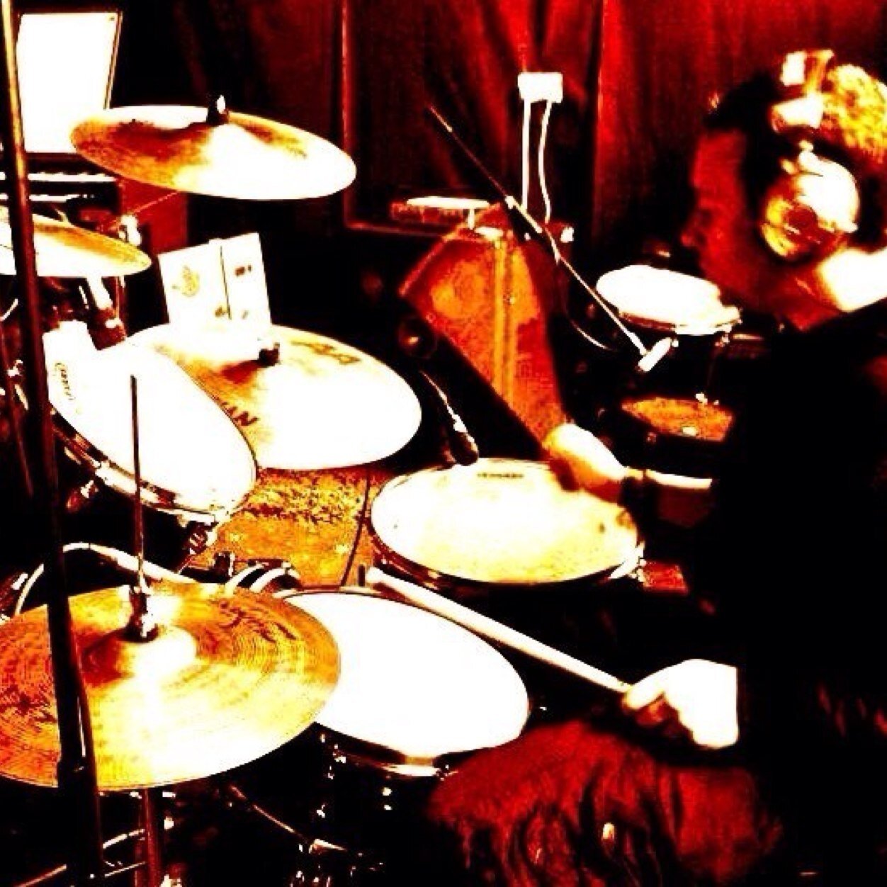 audio kitchen belfast provides a rehearsal space, demo and rhearsal recordings and full ep recordings email audiokitchenbelfast@gmail.com for more info