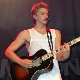 And suddenly all the lovesongs were about YOU @CodySimpson Cody&Alli followed on my old account *_* |Angel&Allinator
