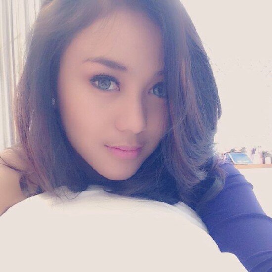 A Muslim, a scholar of science communication, modeling,Instagram: @ayupermatasari.88